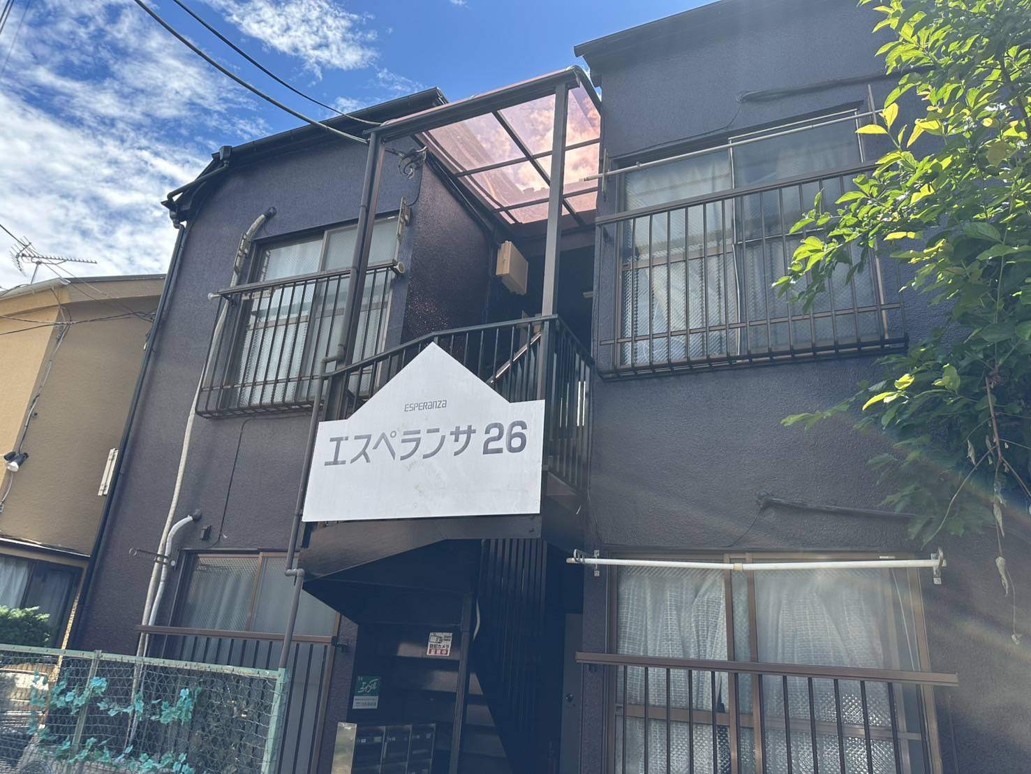 クラック補修と全体的に落ち着いた雰囲気に